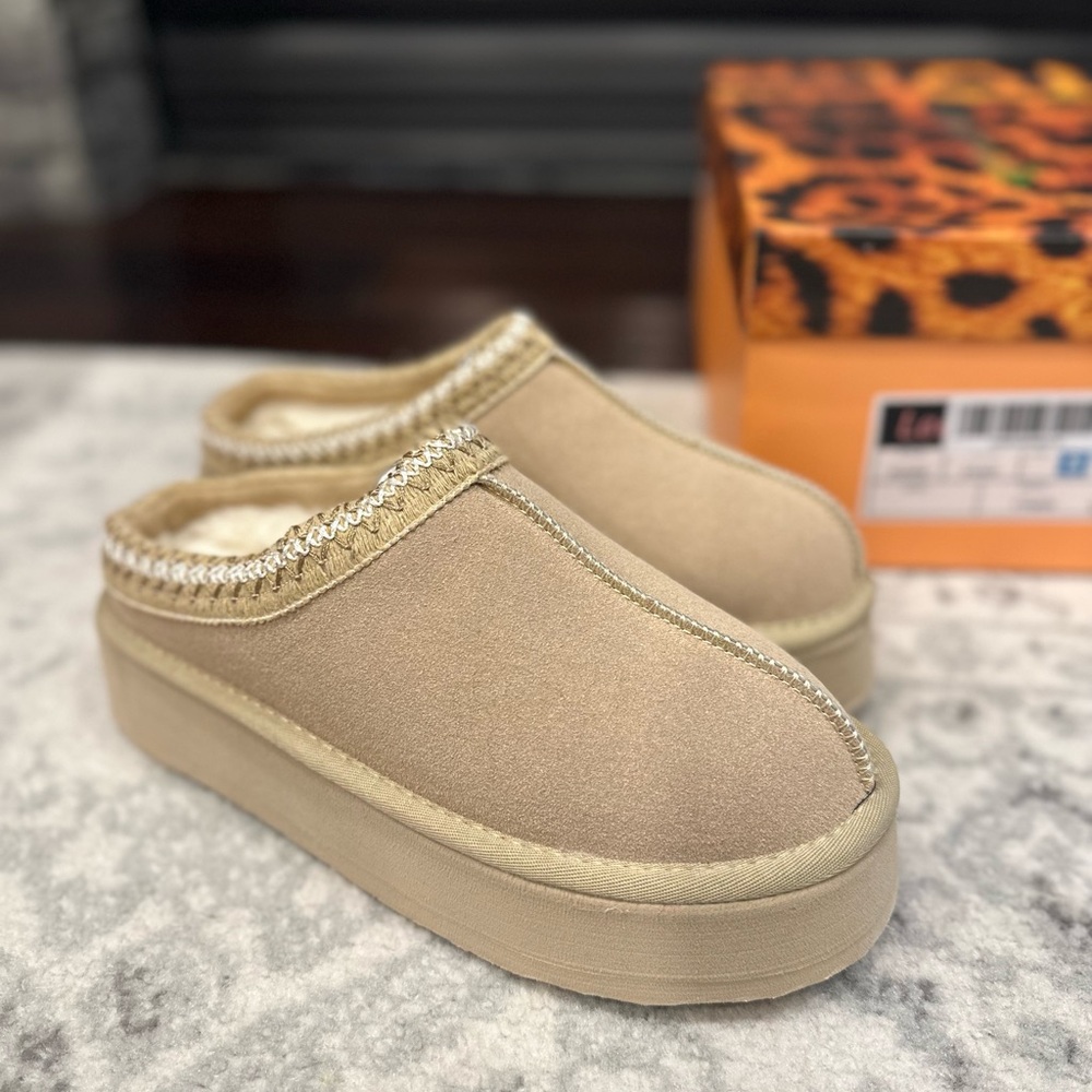 NEW- Lemonade brand Tazmin platform slides from The Post boutique, color - sand